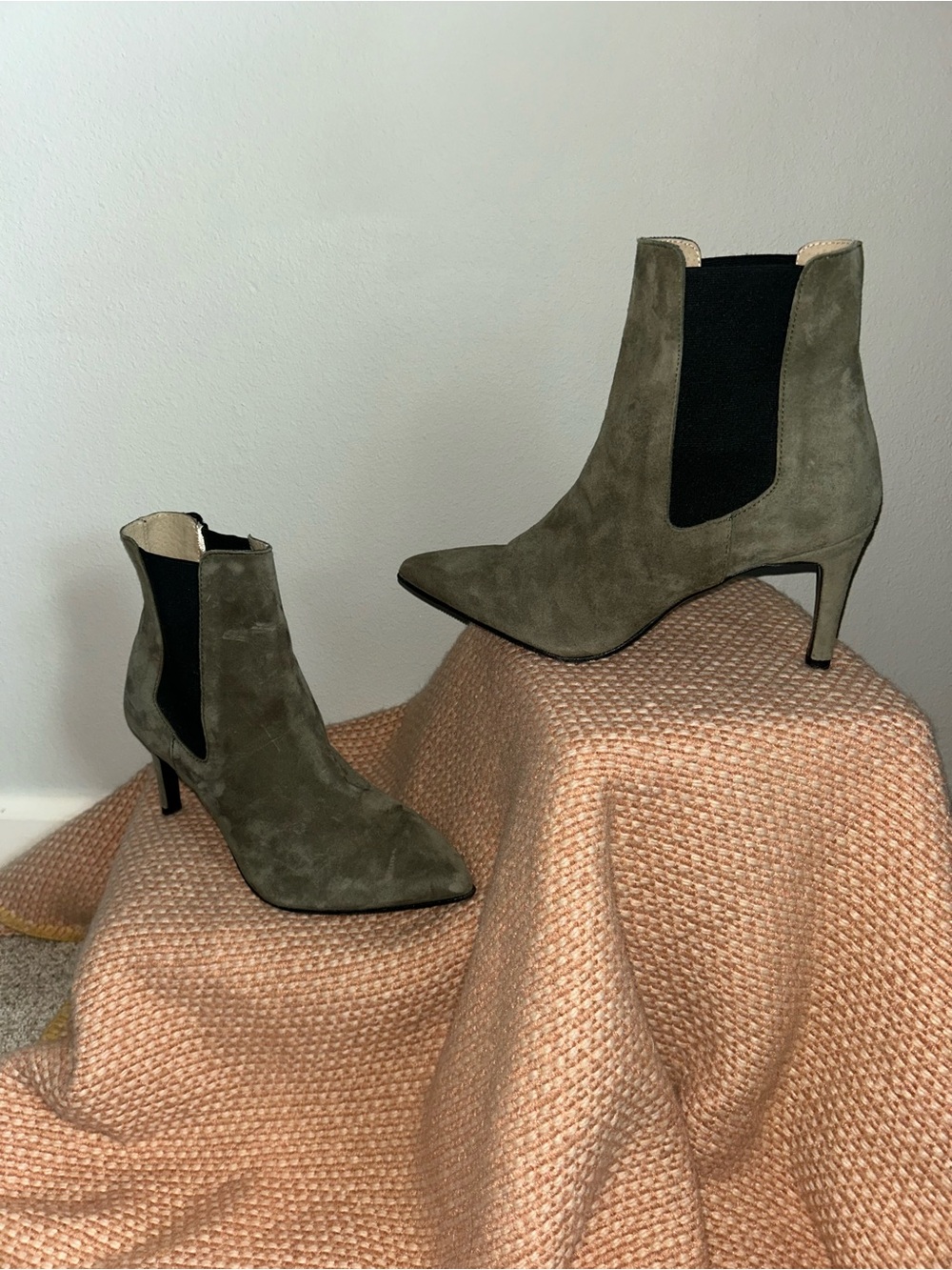 NEW Antonio de Faria Pointed-Toe Olive Suede Chelsea Heeled Ankle Boots Sz 8
